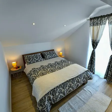Cambi Lux Otok (Split-Dalmatia)